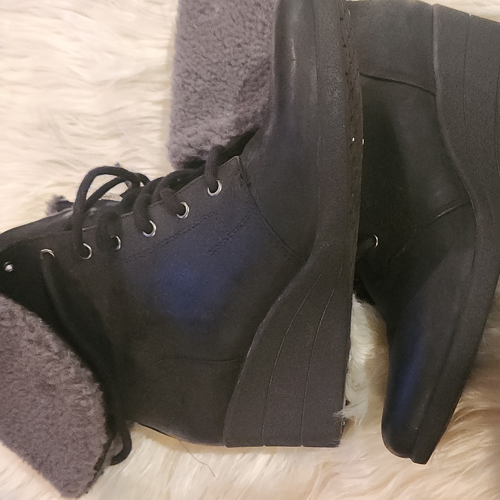Ugg wedge boot